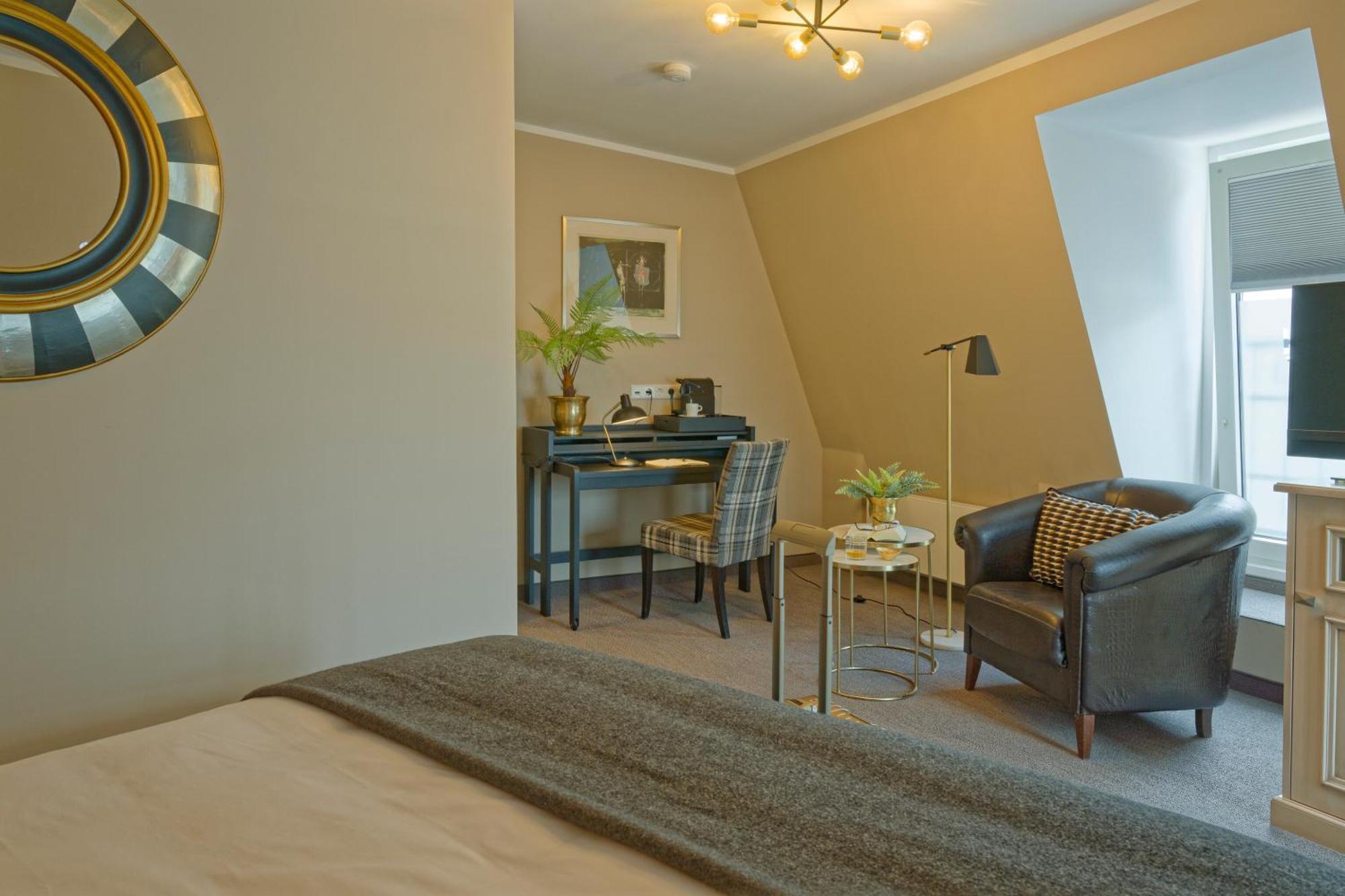Comfort Queen Room