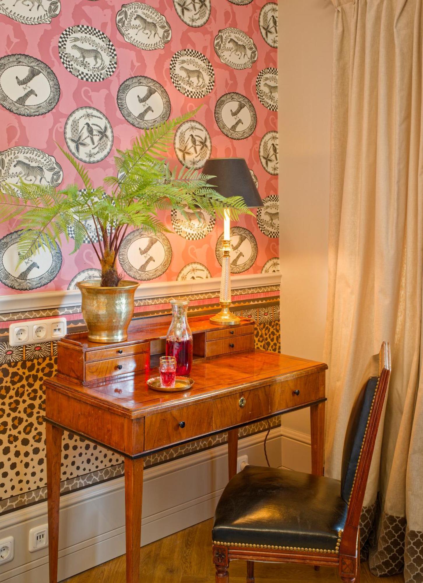 Comfort Queen Room